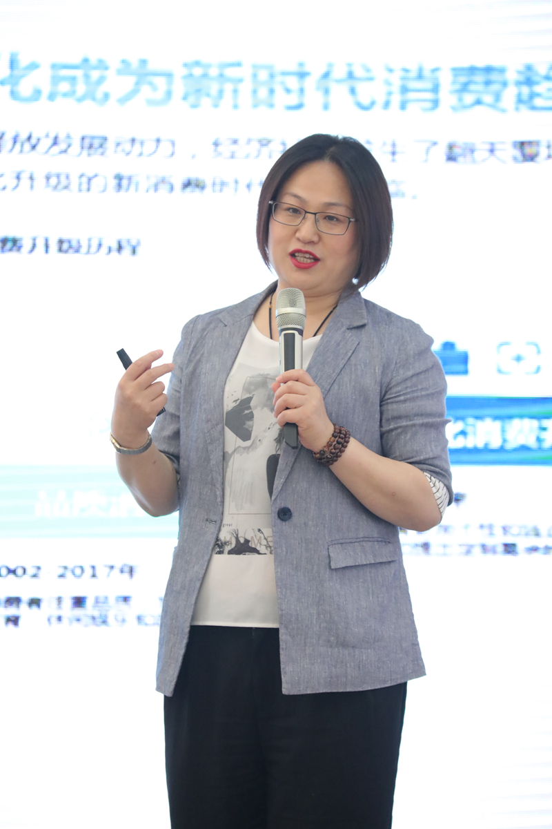 1558531713249322.jpg 4、美妆业店务管理专家、爱莲商学院创始人彭雅翎_副本.jpg