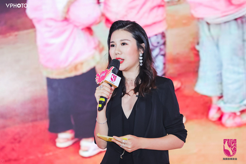 1562926536354936.jpg 千万粉丝自媒体人曲玮玮_副本.jpg