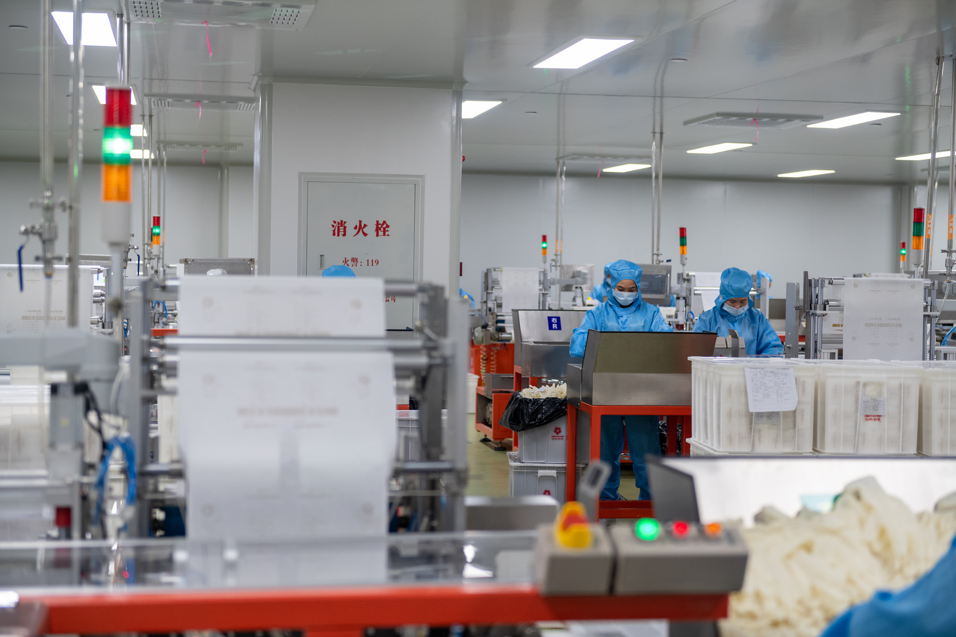 摄图网_501552440_banner_2020年2月医用一次性手套工厂加急生产（企业商用）.jpg