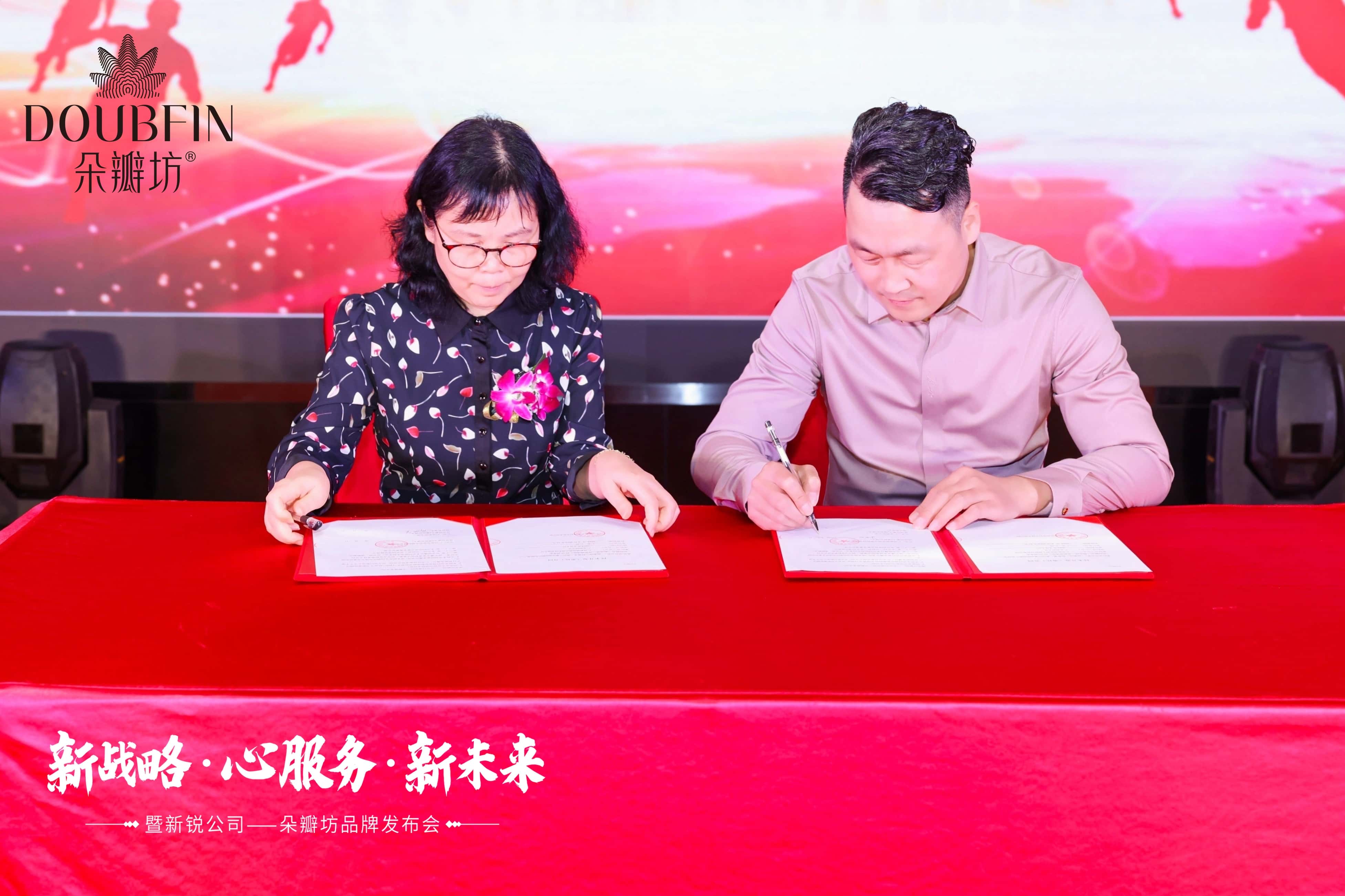 1678438769701057.jpg 2签约仪式-tuya.jpg