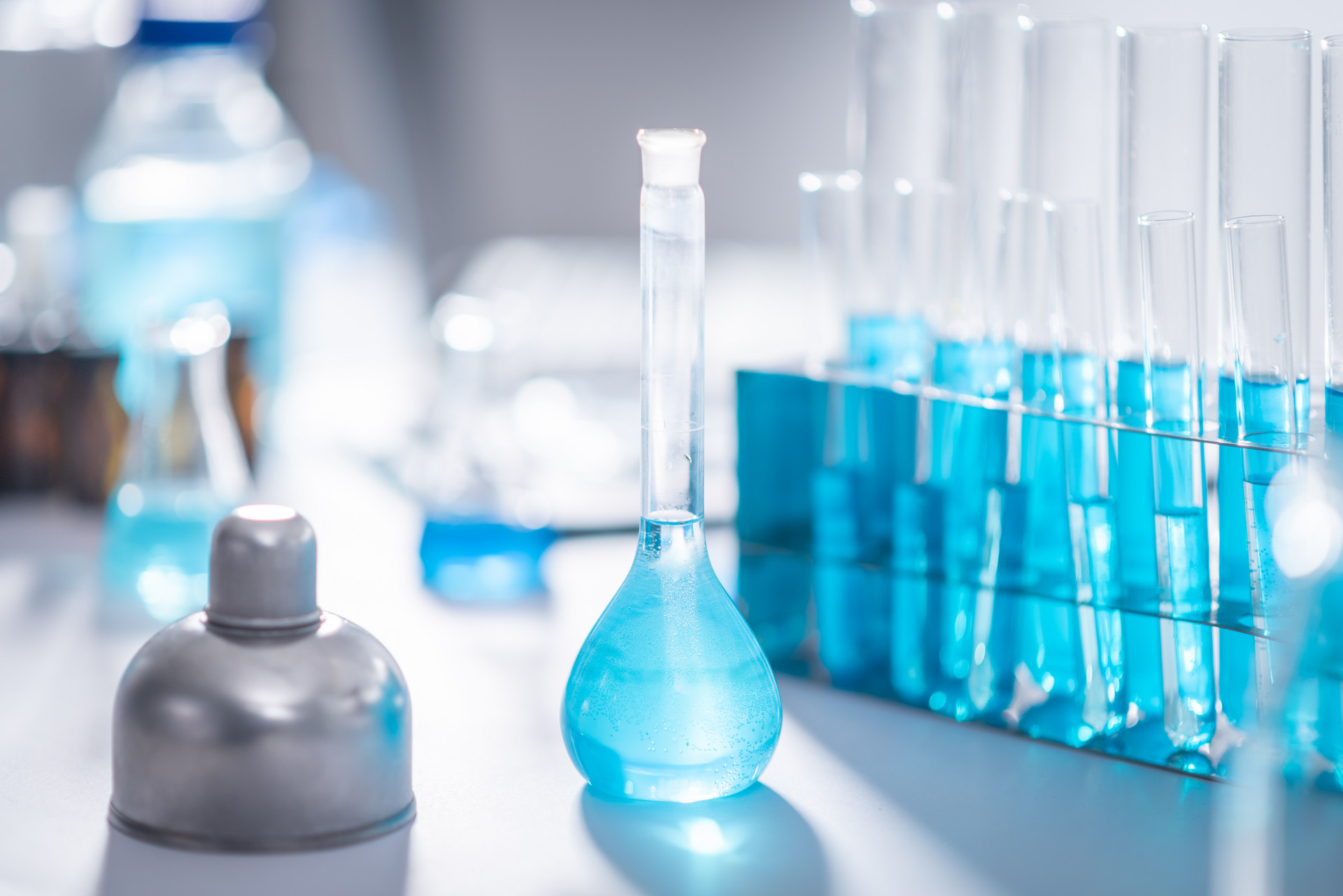 1726734216520362.jpg 摄图网_300889689_banner_化学实验室的科学设备(企业商用).jpg