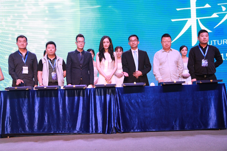 1432722904177327.jpg 杨幂和高层.jpg