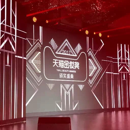 一叶子、韩束斩获天猫金妆奖 2017“霸道”依旧