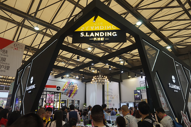 这个化妆品连锁单店3天卖18万 200多人抢着加盟！