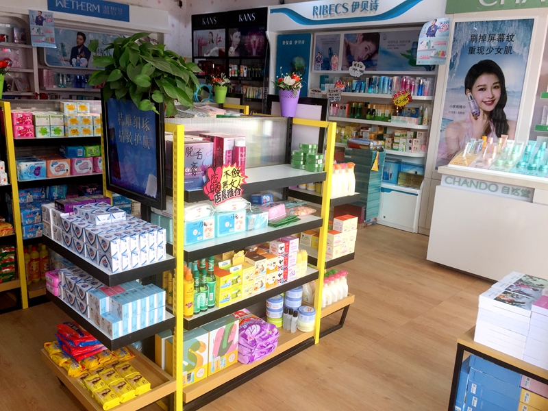 开了17年店 这家乡镇规模最大的化妆品店老板却“迷茫了”