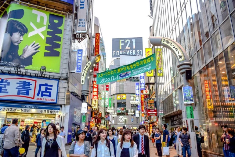 妆闻天下日报：拜尔斯道夫将引入AI技术/访日游客人数微增