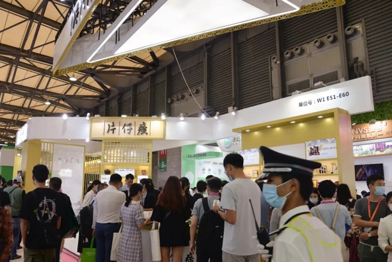 直击CBE丨功效国妆正当潮，华伊美携近百个王牌产品亮相
