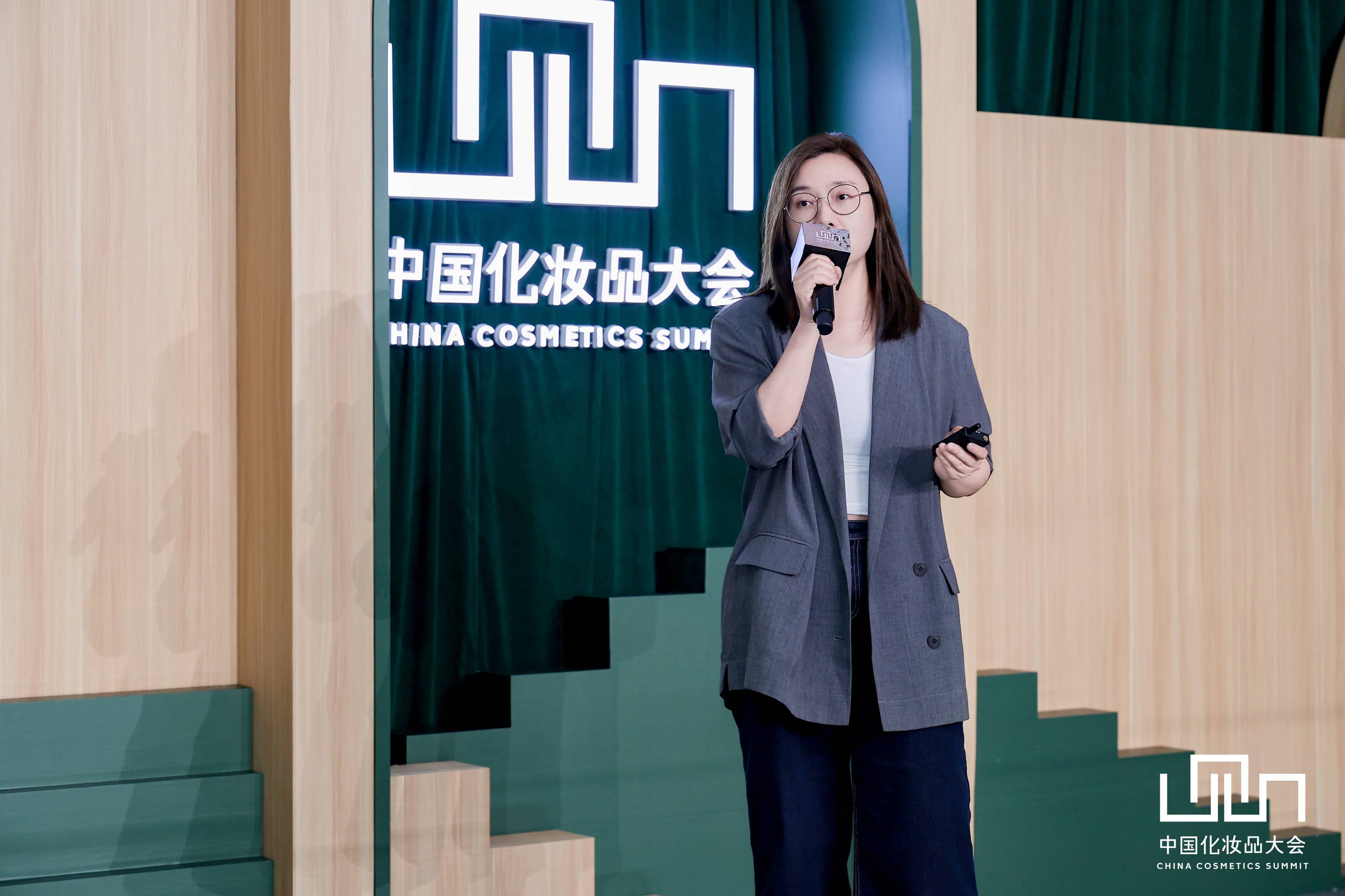 雏菊的天空庄婷:产品的第三层价值,是陪伴价值| 中国化妆品大会
