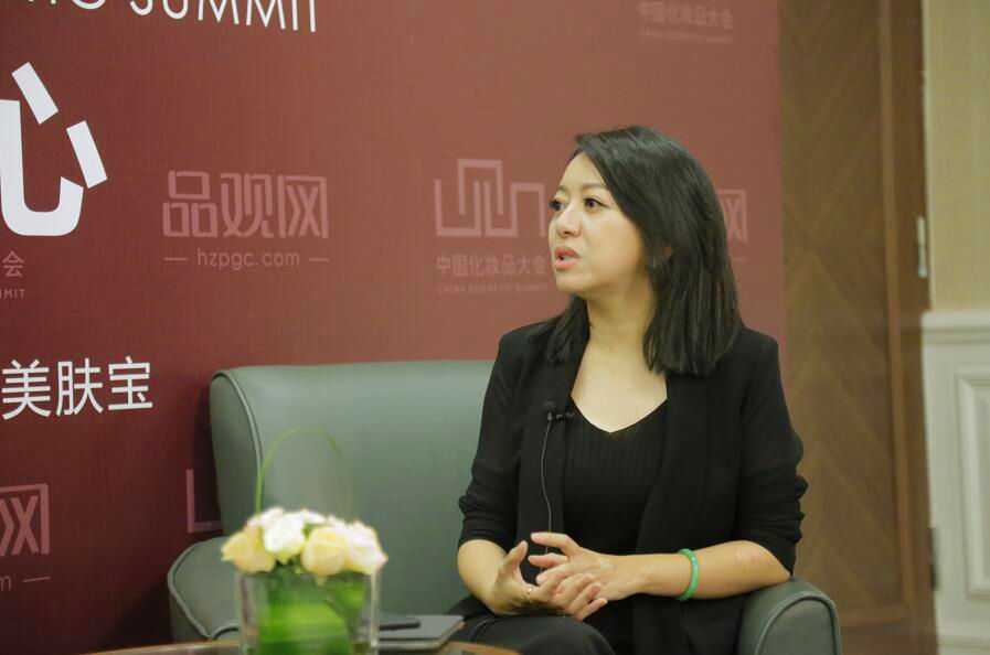 立白集团董事,澳希亚兼高姿董事长陈丹霞在演讲后接受品观网(pinguan.