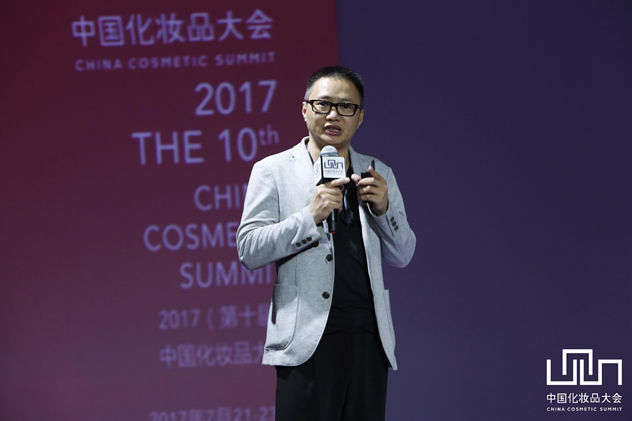拥有250多家化妆品店的金甲虫连锁董事长刘船高以"为什么请刘涛代言"
