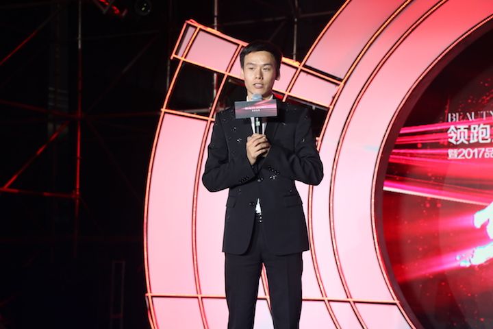 会议伊始,美颜秘笈创始人,广州暨北生物科技有限公司董事长胡静波满怀