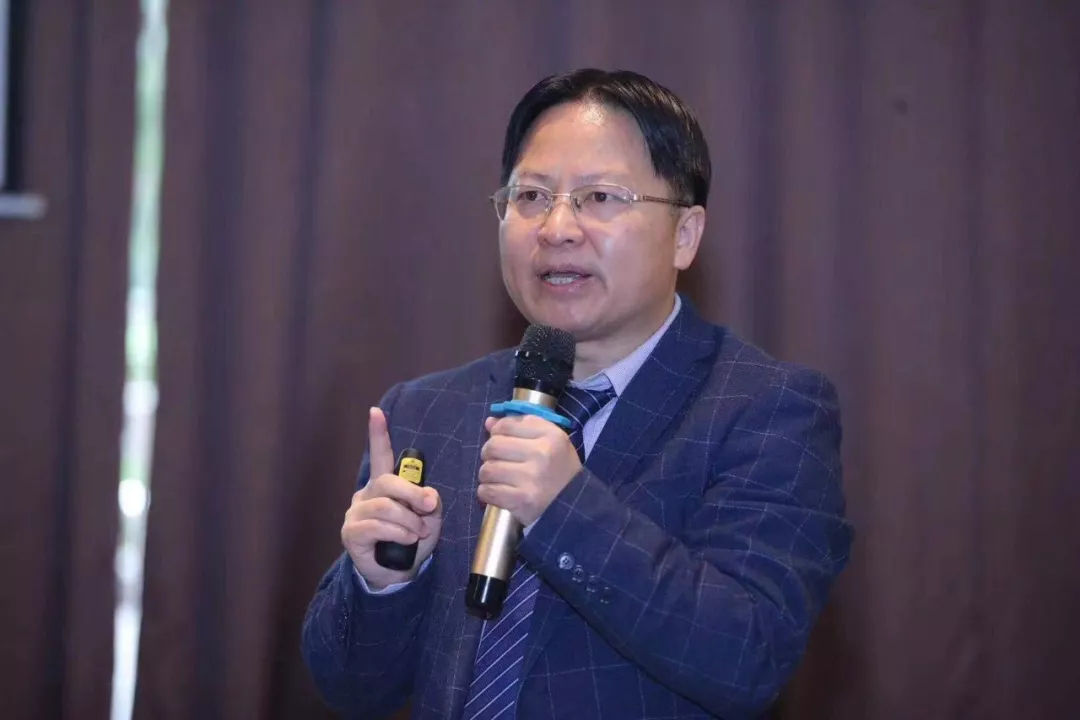 值此公司成立8周年之际,美安健特邀华为战略顾问凌湘寿,为现场30多位