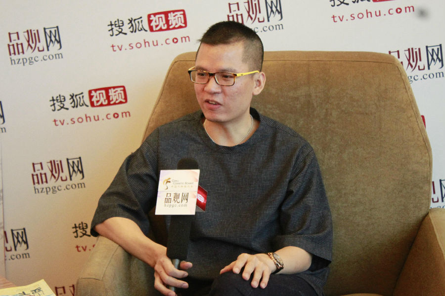 演讲之后,上海韩束化妆品有限公司ceo吕义雄接受了品观网的专访,分享