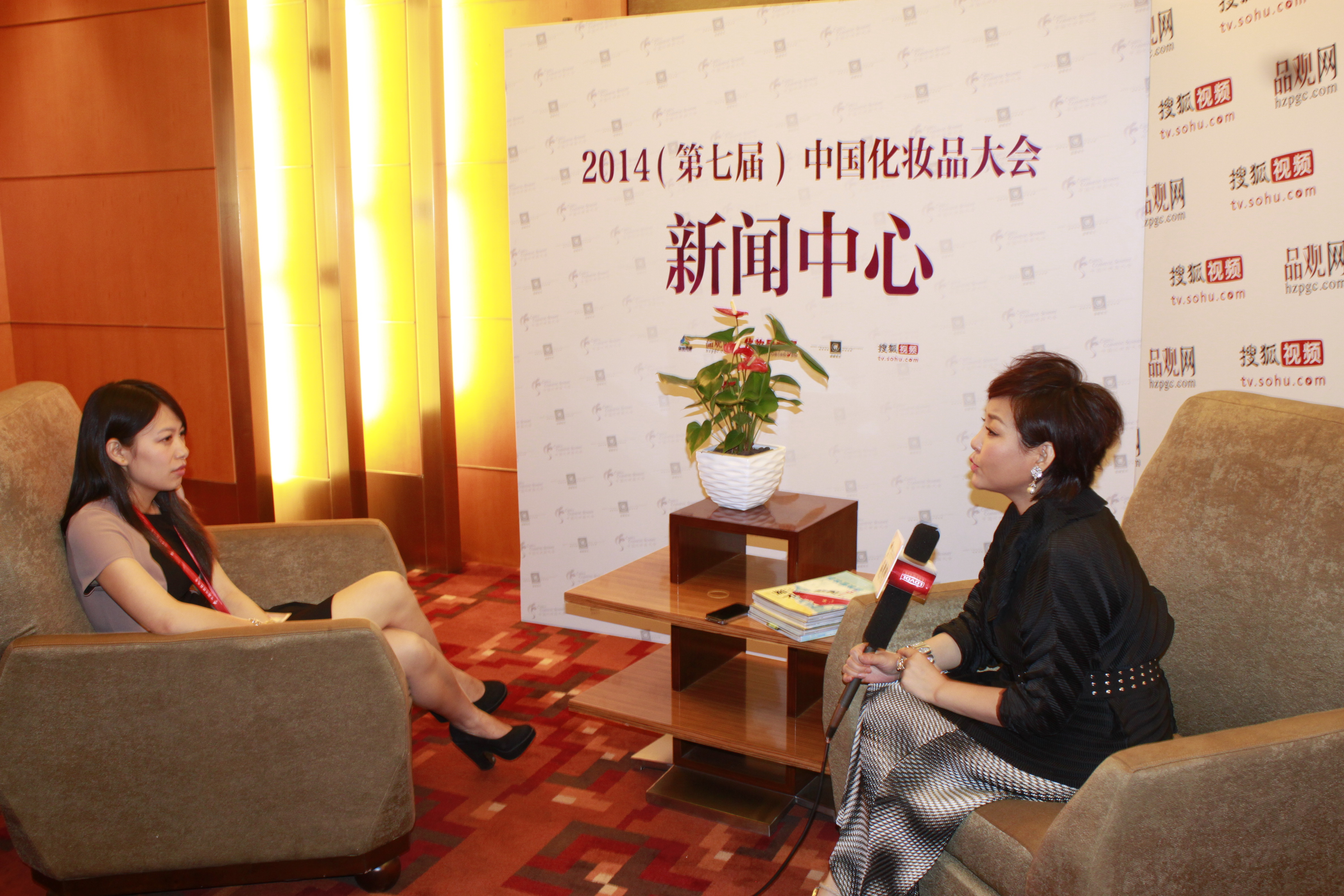 [专访室]“跨界女王”李静：卖掉乐蜂 我从不后悔 